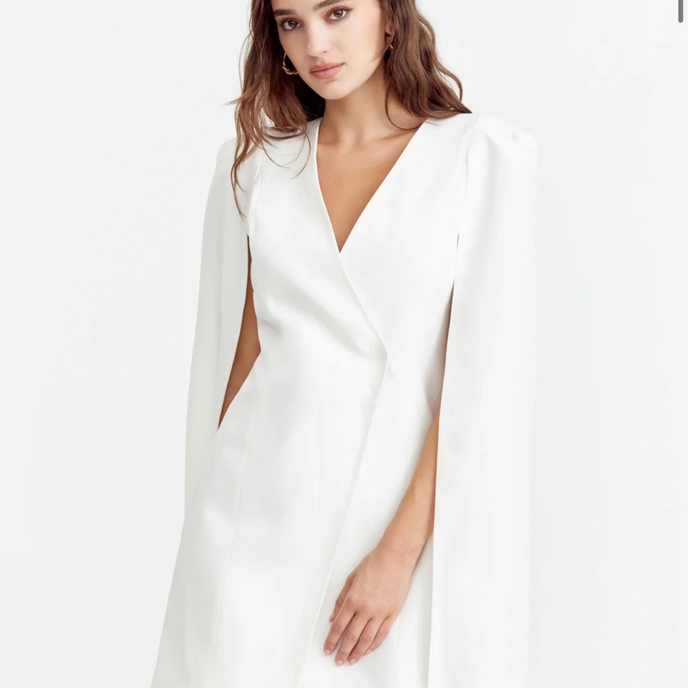 Adelyn Rae White Sheath Dress V-Neck Cap Sleeve